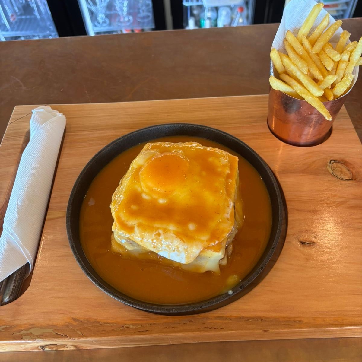 Francesinha com Ovo